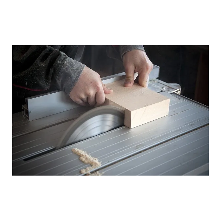 Scafo in legno tagliato