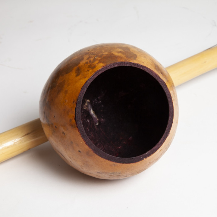 Kleiner natürlicher Berimbau